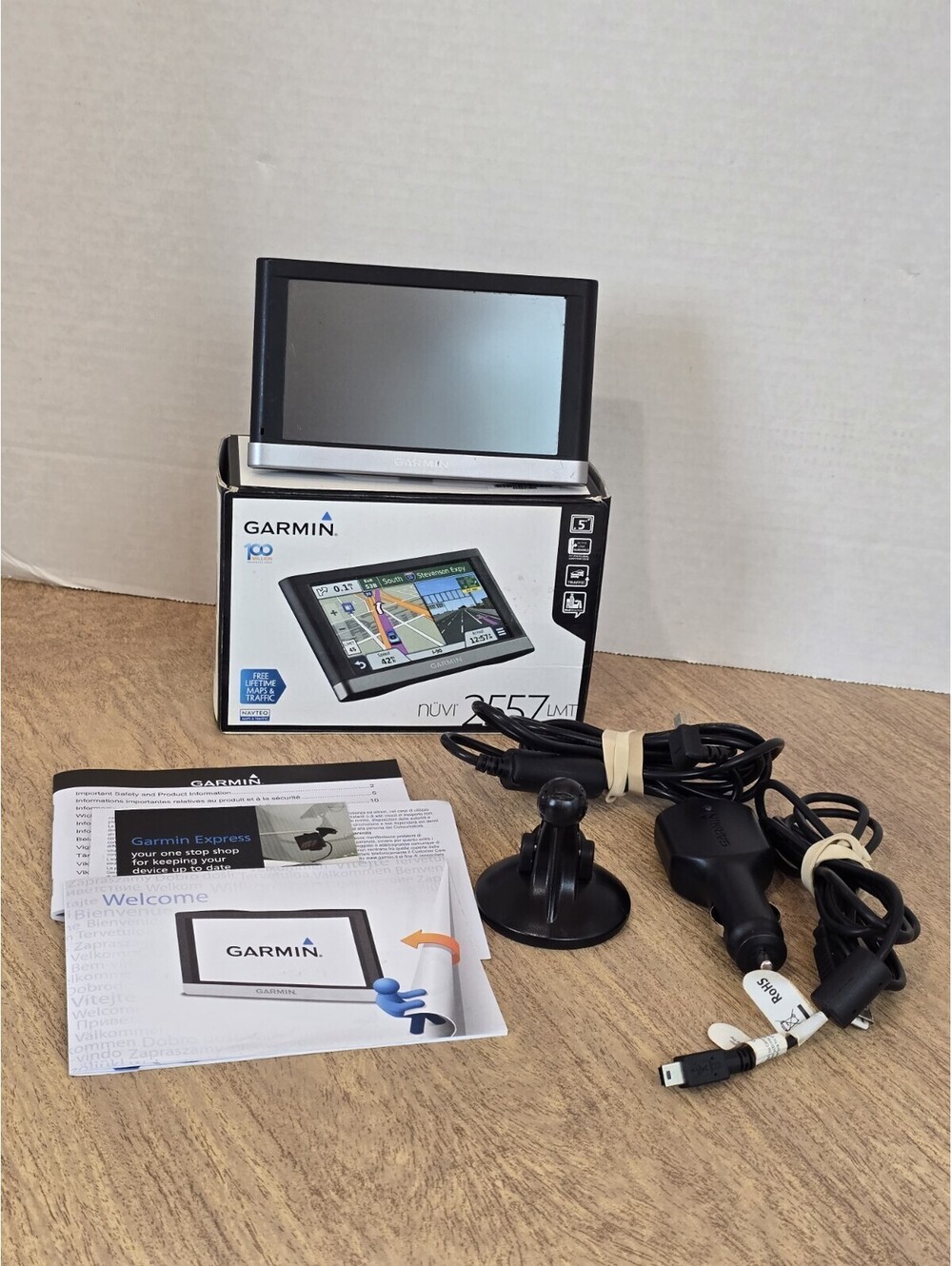 Garmin Nuvi 2557LMT 5" GPS Navigation Free Lifetime Maps & Traffic - Tested